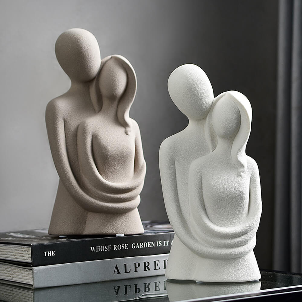 Marry - Abstract Hugging Lovers Statue