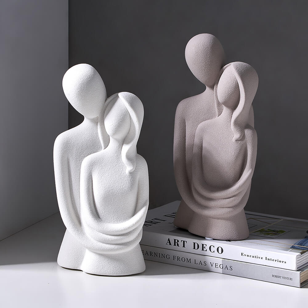 Marry - Abstract Hugging Lovers Statue