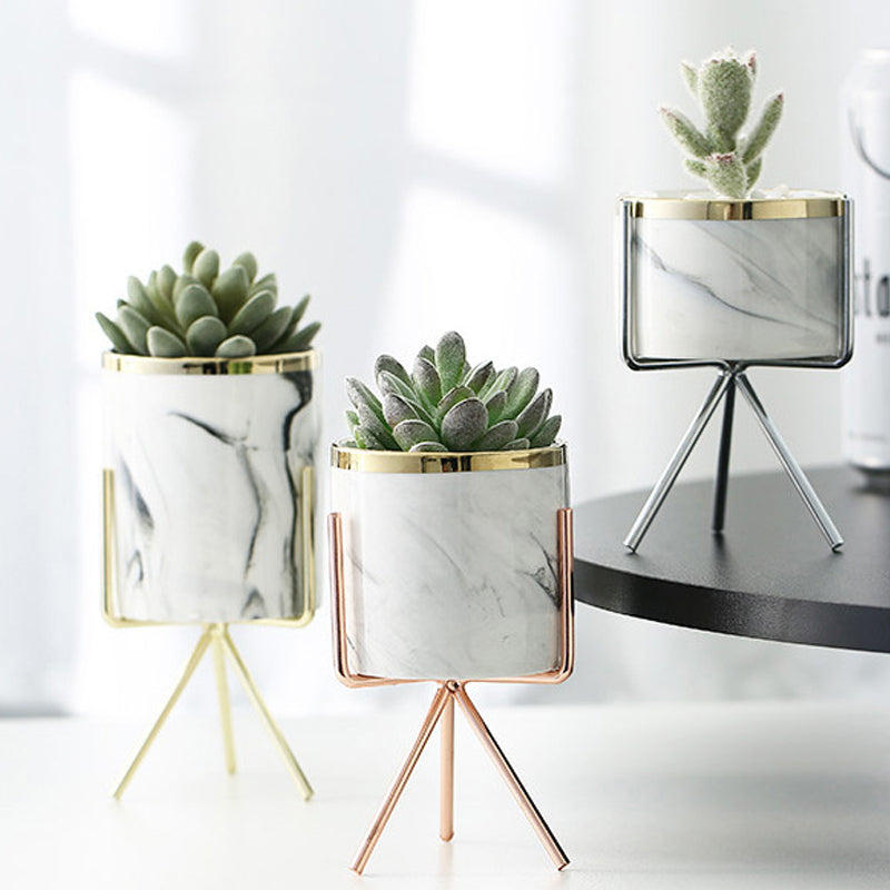 Cerallo - Modern Gold Ceramic Abstract Plant Holder